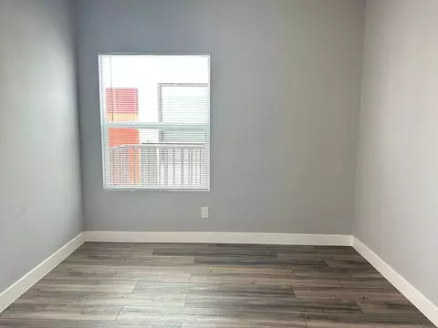 845 E 6th St, Long Beach, CA 90802 photo 4