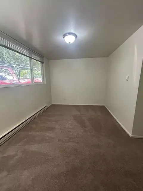 5035 15th Ave NE, Seattle, WA 98105