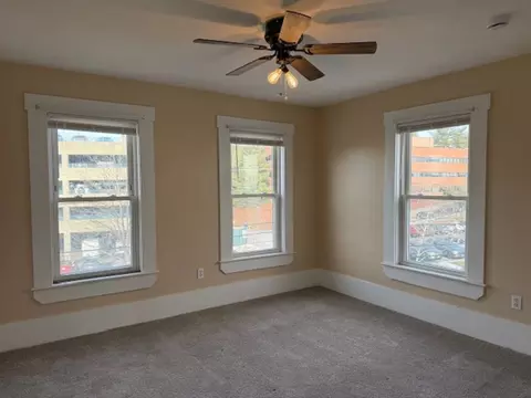 521 Massabesic St, Manchester, NH 03103