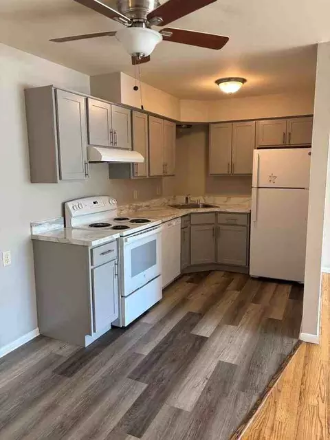 1165 Whiterock Ave, Waukesha, WI 53186