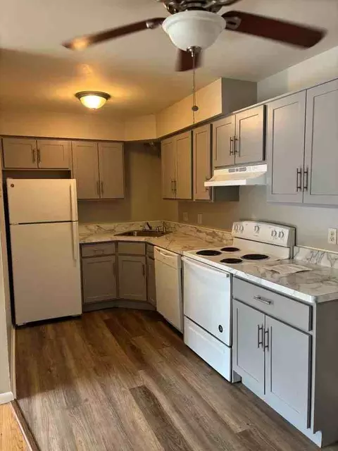 1165 Whiterock Ave, Waukesha, WI 53186