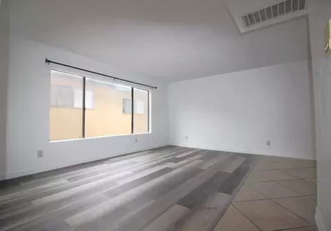14029 Foothill Blvd, Los Angeles, CA 91342