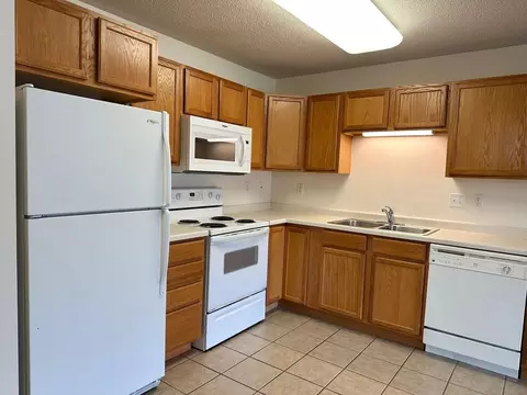 4201 33rd Ave S, Fargo, ND 58104