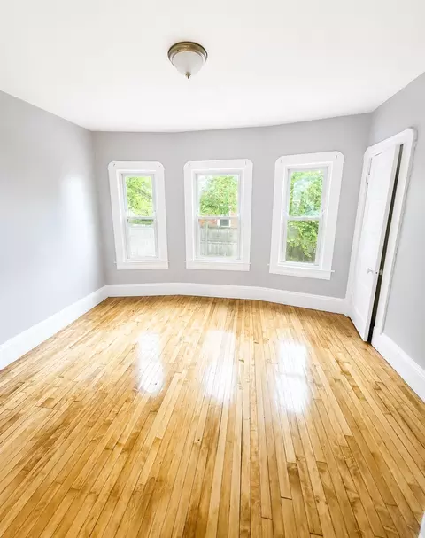 335 Oakland St, Springfield, MA 01108