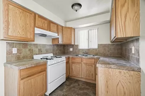 330 W 223rd St, Carson, CA 90745 photo 14