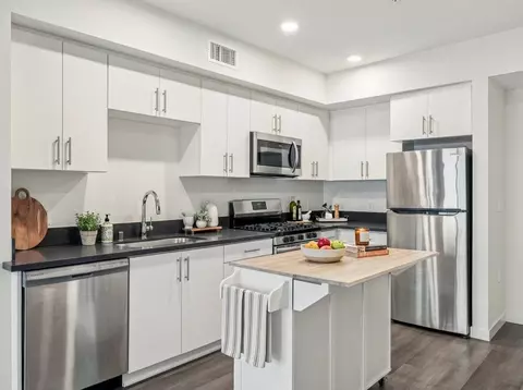 10555 Bloomfield St, Toluca Lake, CA 91602