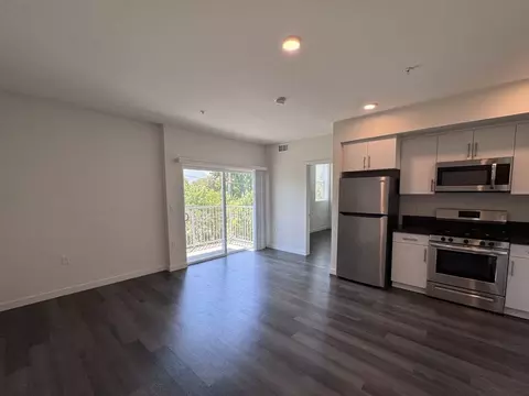 10555 Bloomfield St, Toluca Lake, CA 91602