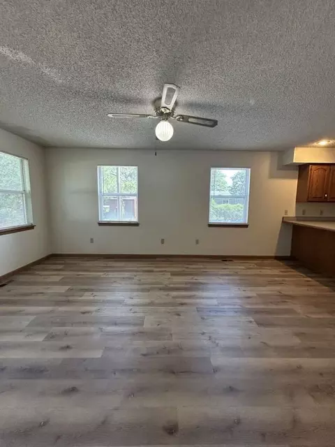 810 E Jackson St, Pittsburg, KS 66762