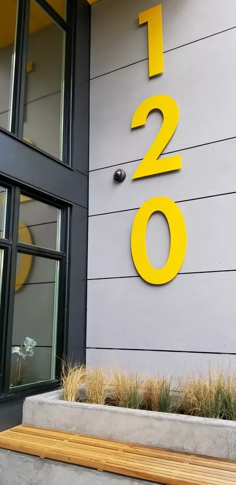 120 10th Ave E, Seattle, WA 98102