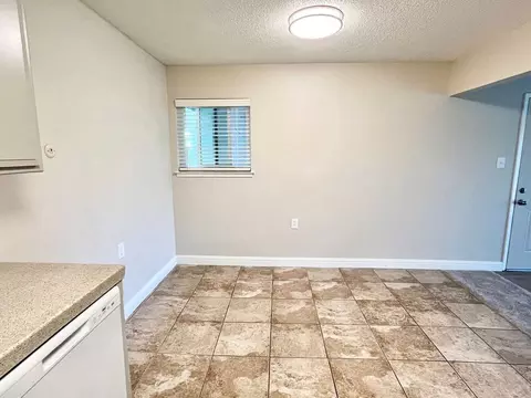 5981 Lake Crest Way, Sacramento, CA 95822