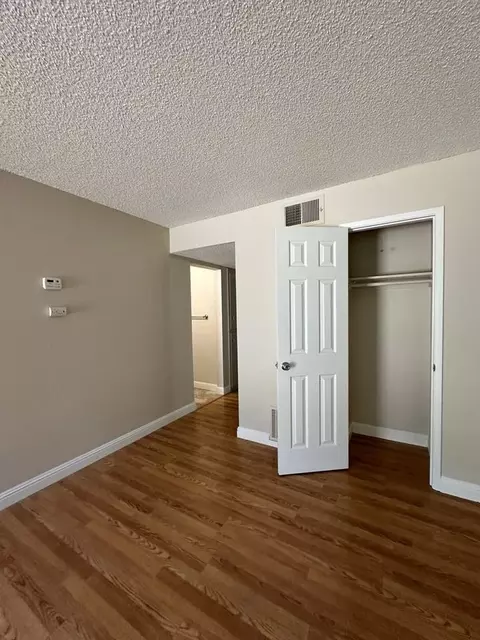 5981 Lake Crest Way, Sacramento, CA 95822