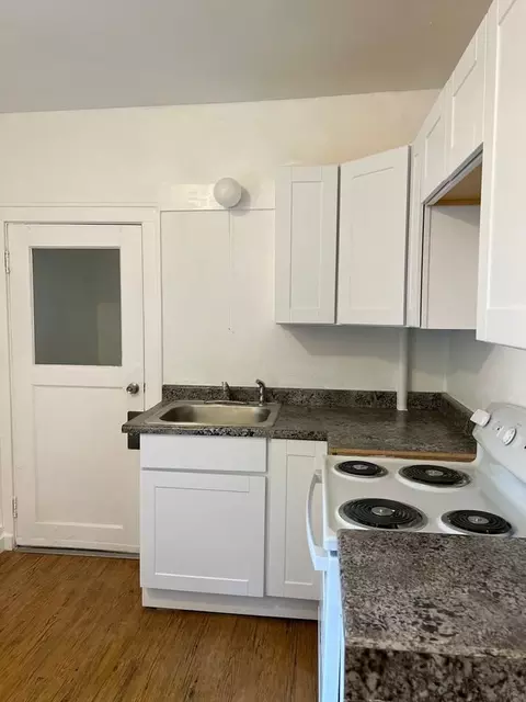 1580 Center St NE, Salem, OR 97301