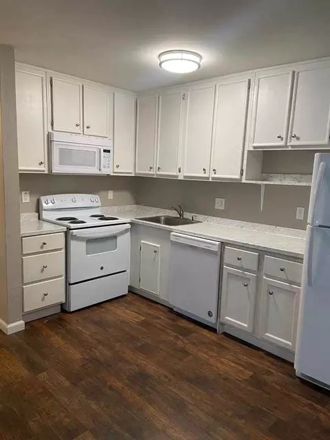 2080 W La Loma Dr, Rancho Cordova, CA 95670
