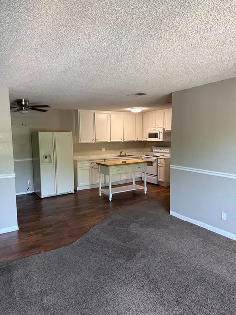 2080 W La Loma Dr, Rancho Cordova, CA 95670