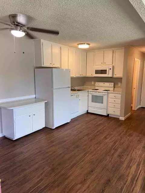 2080 W La Loma Dr, Rancho Cordova, CA 95670