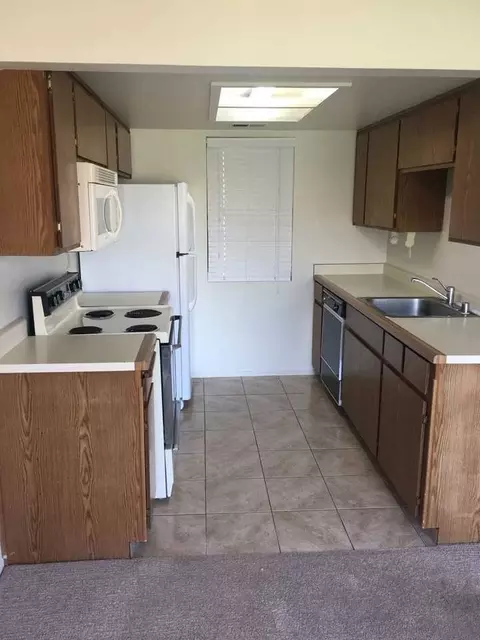 445 W Nees Ave, Fresno, CA 93711