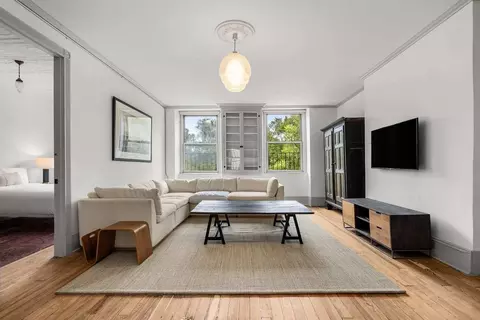 200 E 11th St, New York, NY 10003