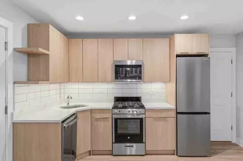 7603 N Greenview Ave, Chicago, IL 60626