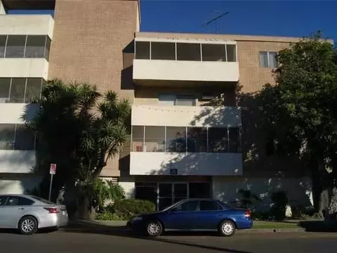 820 S Kingsley Dr, Los Angeles, CA 90005