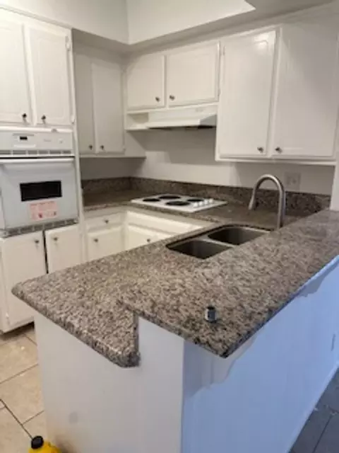 820 S Kingsley Dr, Los Angeles, CA 90005
