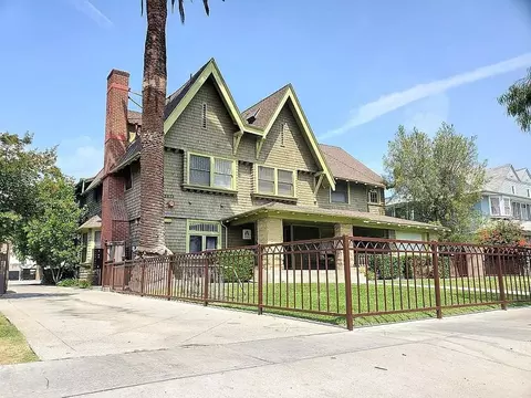 2667 Menlo Ave, Los Angeles, CA 90007