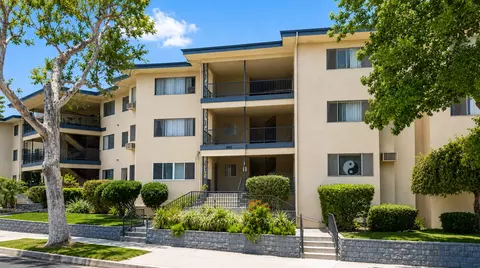 990 Valley View Ave, Pasadena, CA 91107