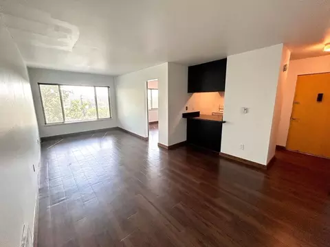 2233 NE 46th St, Seattle, WA 98105