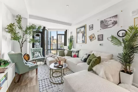 8 Whittier Pl, Boston, MA 02114
