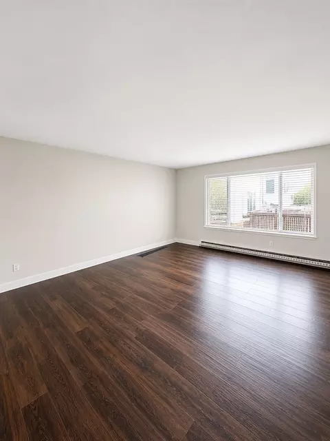 10002 Des Moines Memorial Dr S, Burien, WA 98168