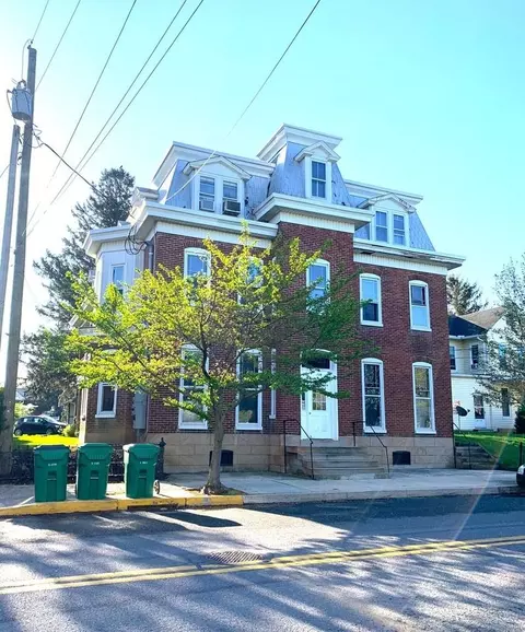 138 S Carlisle St, Greencastle, PA 17225
