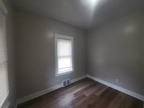 3586 W 69th St, Cleveland, OH 44102