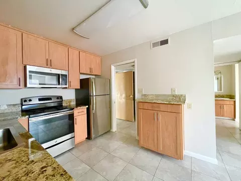2707 O St, Sacramento, CA 95816