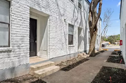 1117 N Lbj Dr, San Marcos, TX 78666