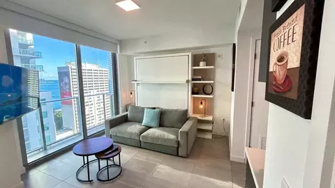 227 NE 2nd St, Miami, FL 33132