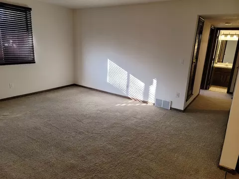 Grover St, Omaha, NE 68108