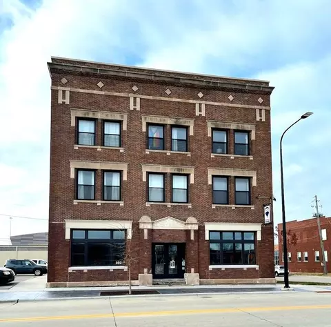 302 Commercial St, Waterloo, IA 50701