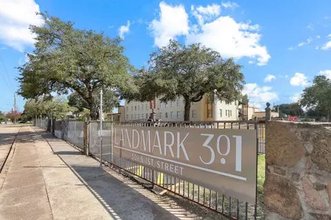 301 S 1st St, Conroe, TX 77301