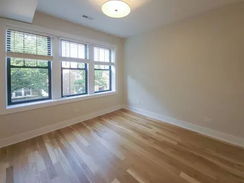 3356 N Sheffield Ave, Chicago, IL 60657