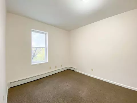 162 Ward St, Hartford, CT 06106
