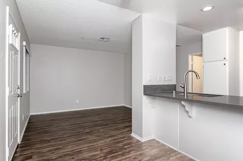 569 E 11th St, Upland, CA 91786 photo 8