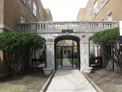 7514 N Hoyne Ave, Chicago, IL 60645