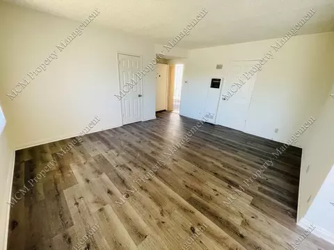 19419 Victory Blvd, Los Angeles, CA 91335