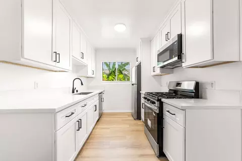 11618 Gorham Ave, Los Angeles, CA 90049