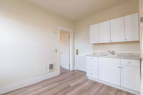 6020 NE Glisan St, Portland, OR 97213