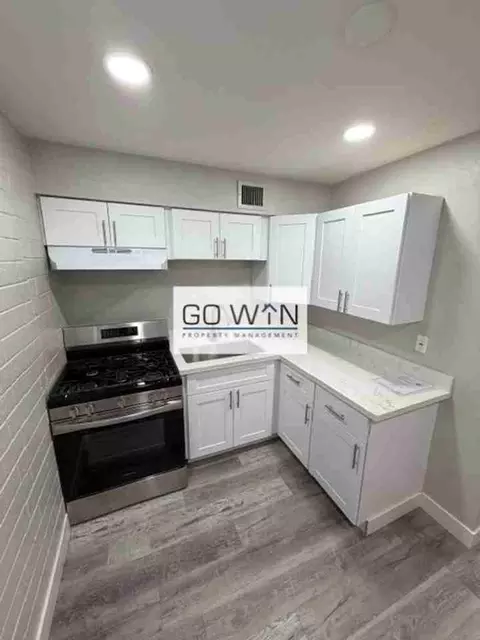 8639 N 7th St, Phoenix, AZ 85020