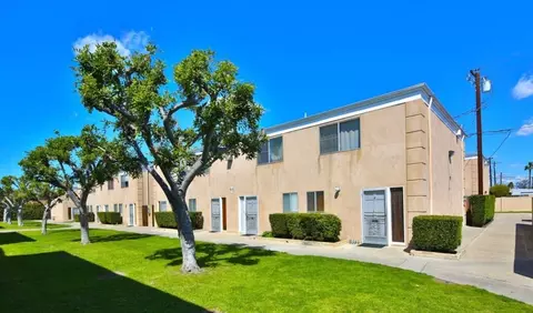 2950 W Lynrose Dr, Anaheim, CA 92804