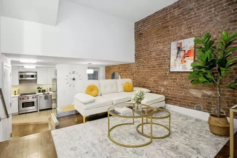 E 83rd St, New York, NY 10028