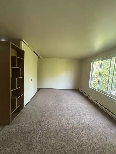 5035 15th Ave NE, Seattle, WA 98105