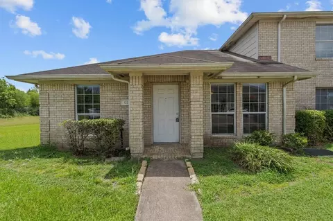 100 Green Isle Ave, Dickinson, TX 77539