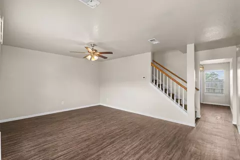 100 Green Isle Ave, Dickinson, TX 77539